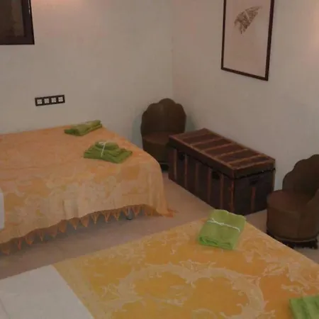 Chalet La Badenca. Masia Catalana Del S. Xvii *